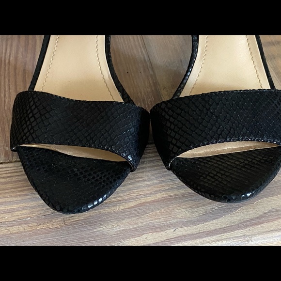 BCBGeneration Black Snakeskin Heels 👠 - Picture 10 of 15